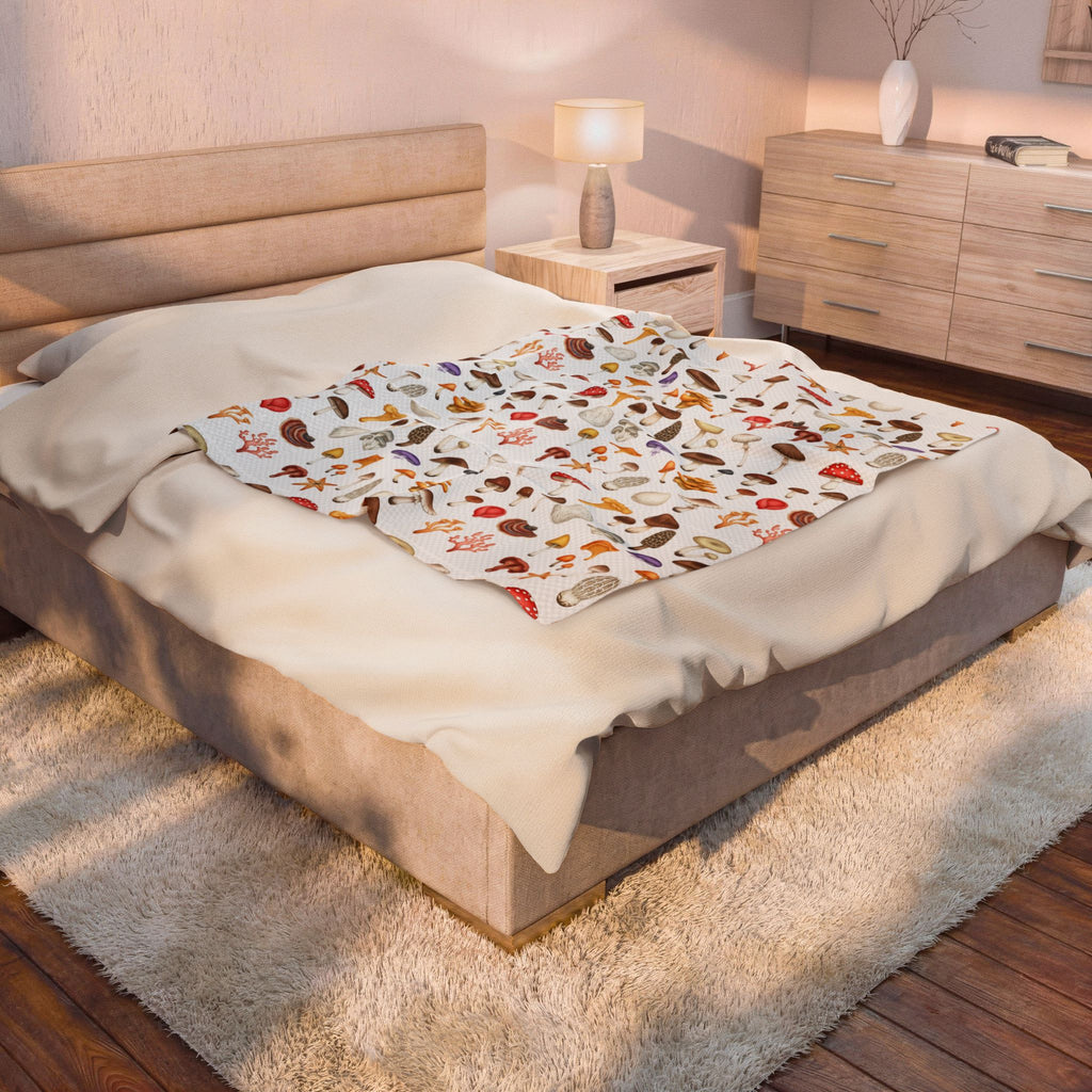 Mushroom Pattern Velveteen Plush Blanket – Cozy Foraging Forest Throw