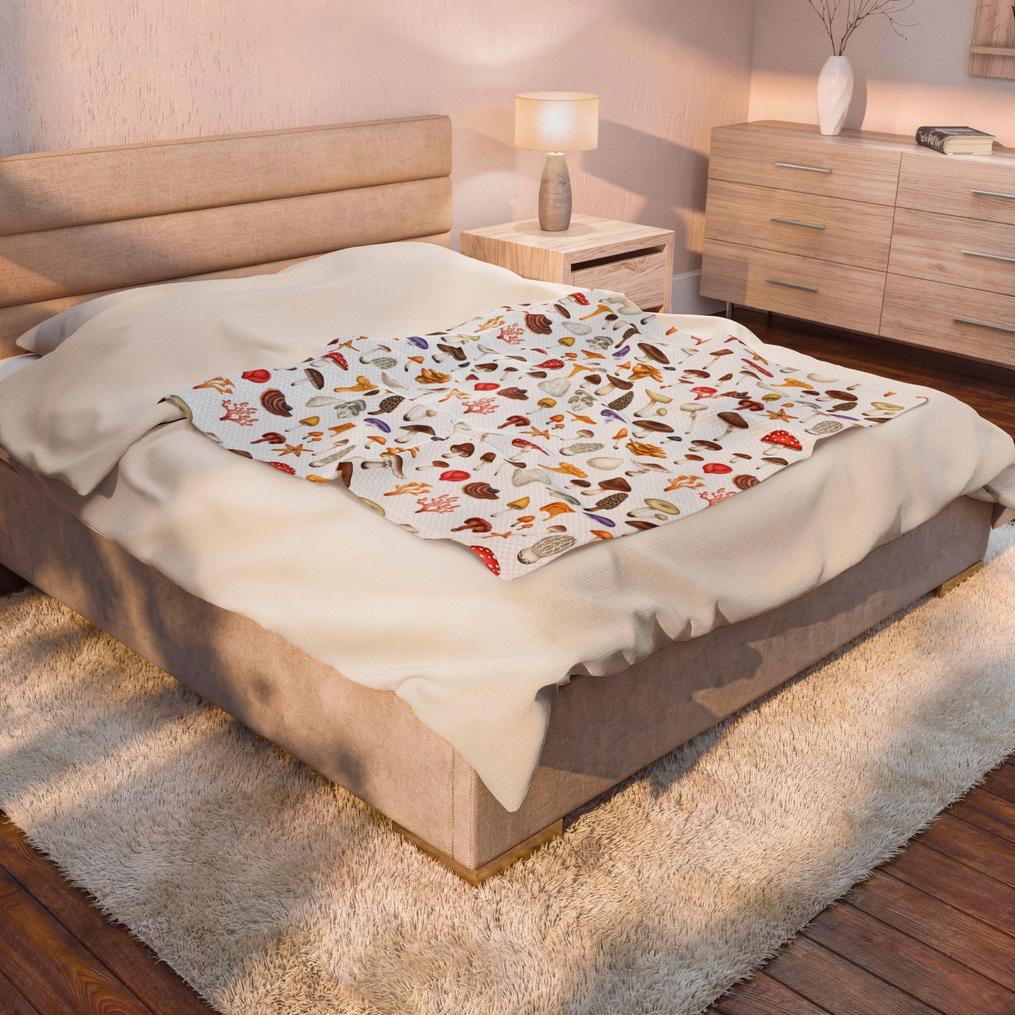 Mushroom Pattern Velveteen Plush Blanket – Cozy Foraging Forest Throw