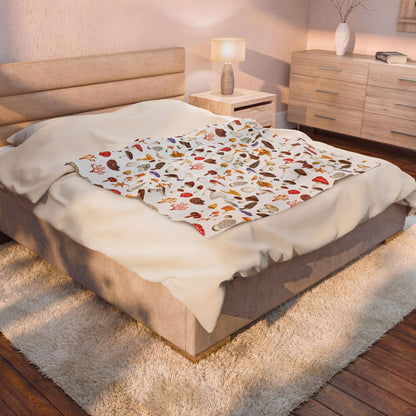 Mushroom Pattern Velveteen Plush Blanket – Cozy Foraging Forest Throw
